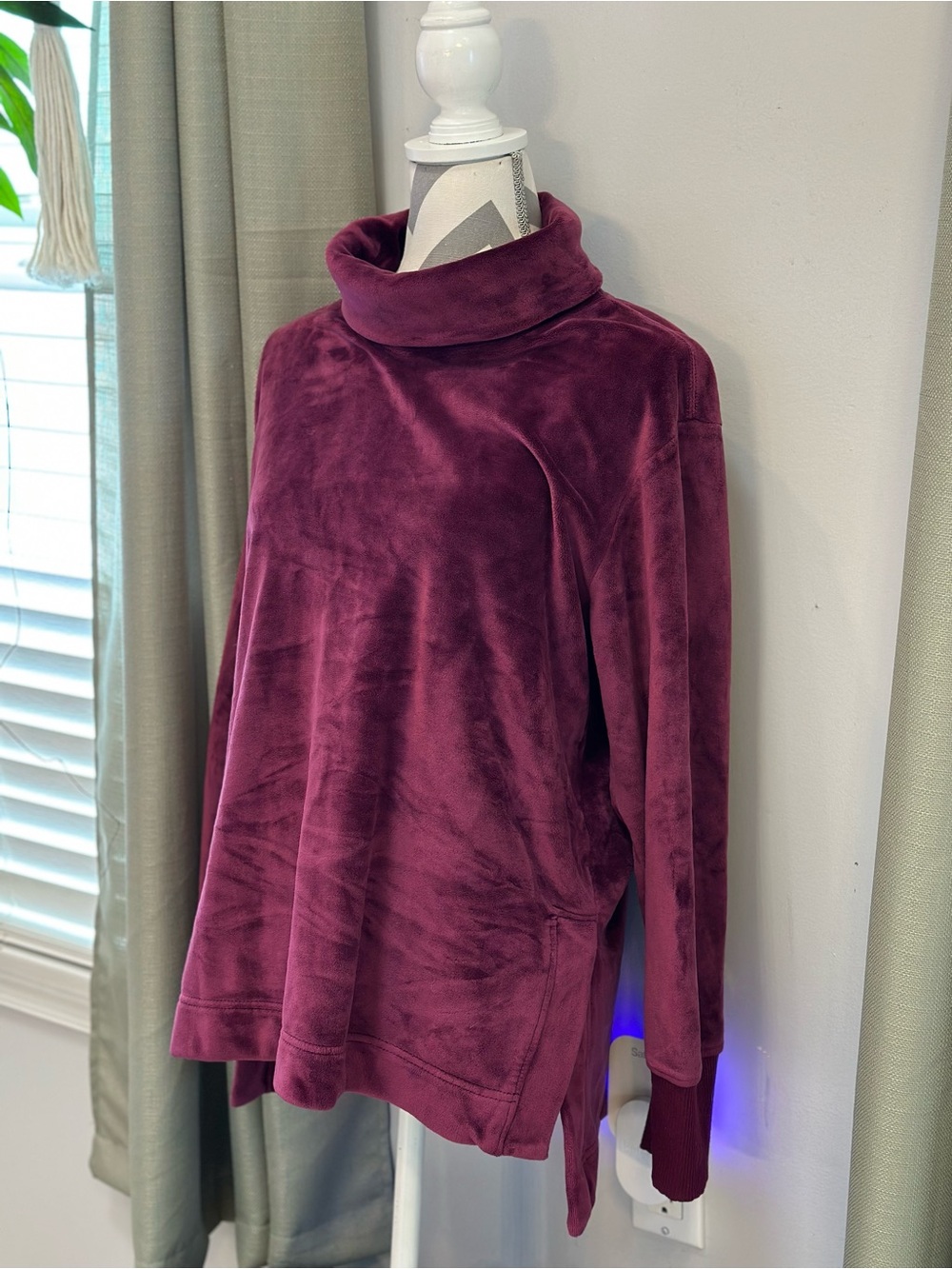 Athletic Works Burgundy Velour Cowl Neck Pullover Top Women’s L 12-14 Cozy
